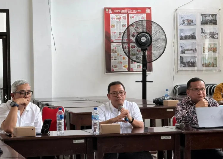 Kementerian UMKM menyambut positif rencana Arema FC untuk mengelola Stadion Kanjuruhan dan mengembangkan kawasan sekitarnya sebagai pusat pertumbuhan ekonomi baru melalui skema holding UMKM.