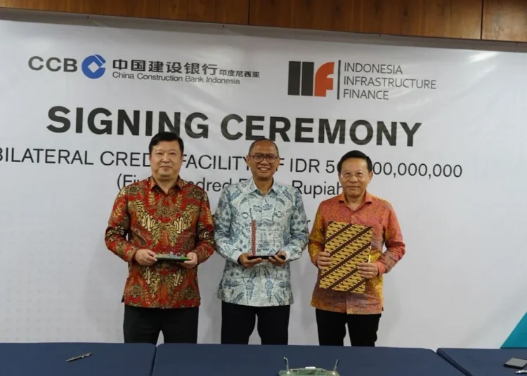 PT Indonesia Infrastructure Finance (IIF) dan PT China Construction Bank Indonesia Tbk (CCB Indonesia) menandatangani perjanjian fasilitas pinjaman untuk memperkuat pendanaan pembangunan infrastruktur di Indonesia. PHOTO DOK ANTARA