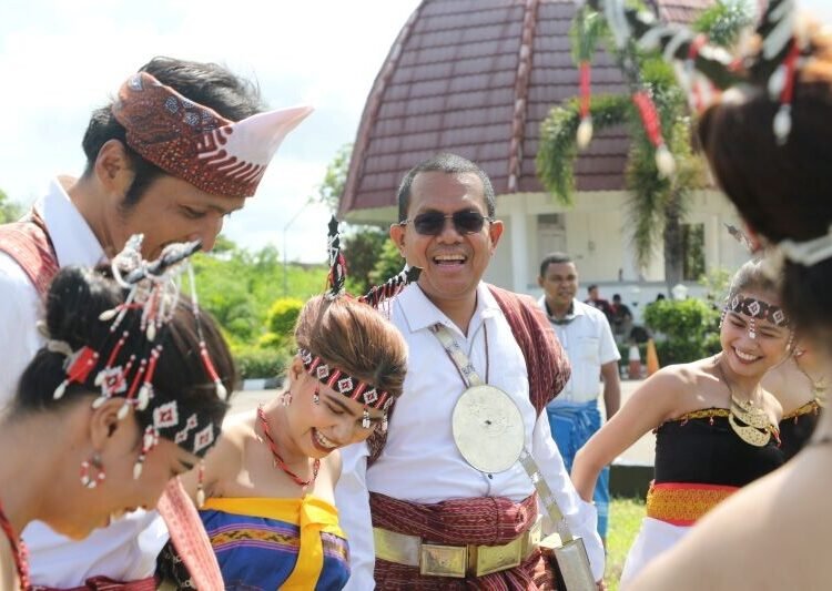Gubernur NTT, Melki Laka Lena SAAT Upacara Peringatan HUT ke-67 Provinsi NTT di Alun-alun Rumah Jabatan Gubernur NTT, Sabtu (20/12/2025) pagi.