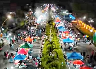 Para pelaku UMKM memenuhi Jalan El Tari Maumere saat car free night (Foto: FB/@Maumere of Flores)