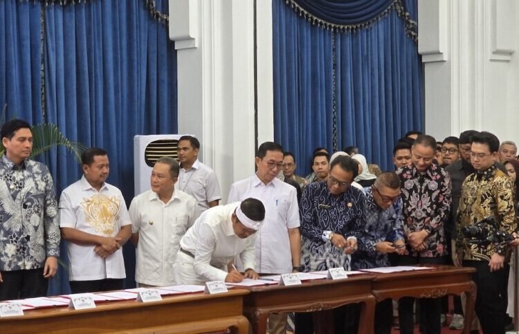 BDO Indonesia menandatangani Kesepahaman Bersama (MoU) dengan Pemerintah Provinsi Jawa Barat untuk memperkuat implementasi Environmental, Social, and Governance (ESG) serta meningkatkan daya tarik investasi, khususnya di Kawasan Metropolitan Rebana. Kolaborasi ini menandai sinergi strategis sektor publik dan swasta dalam mendorong transformasi ekonomi daerah berbasis tata kelola yang baik dan prinsip keberlanjutan.