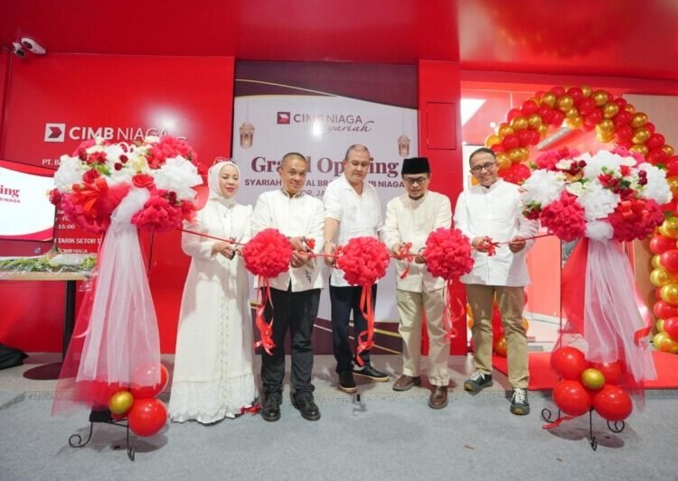 Sumber foto, Unit Usaha Syariah PT Bank CIMB Niaga Tbk (CIMB Niaga Syariah). Perseroan menghadirkan Syariah Digital Branch Bogor, yang berlokasi di Jl. Raya Pajajaran No. 99C, Bogor Utara, Kota Bogor.