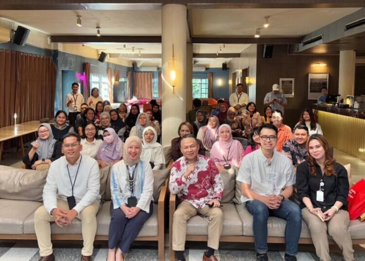 Dolly Ritonga – Chief Health Officer PT Sompo Insurance Indonesia (“Sompo Indonesia”) bersama dr. Oki Yonatan Oentiono, Sp.GK – Mayapada Hospital Kuningan, menjadi pembicara dalam sesi Health Talk bertema “Pola Makan Sehat di Tempat Kerja” yang diselenggarakan pekan lalu di Jakarta. Kegiatan ini dihadiri oleh nasabah, mitra bisnis, serta masyarakat umum yang antusias mengikuti paparan dan diskusi interaktif seputar kesehatan di lingkungan kerja.