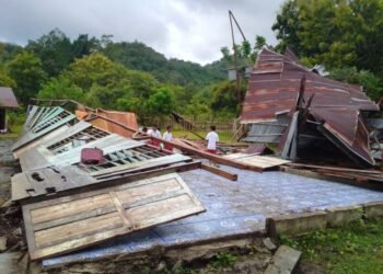 Bangunan SDI Ra’ong, Manggarai Barat Ambruk Diterjang Angin